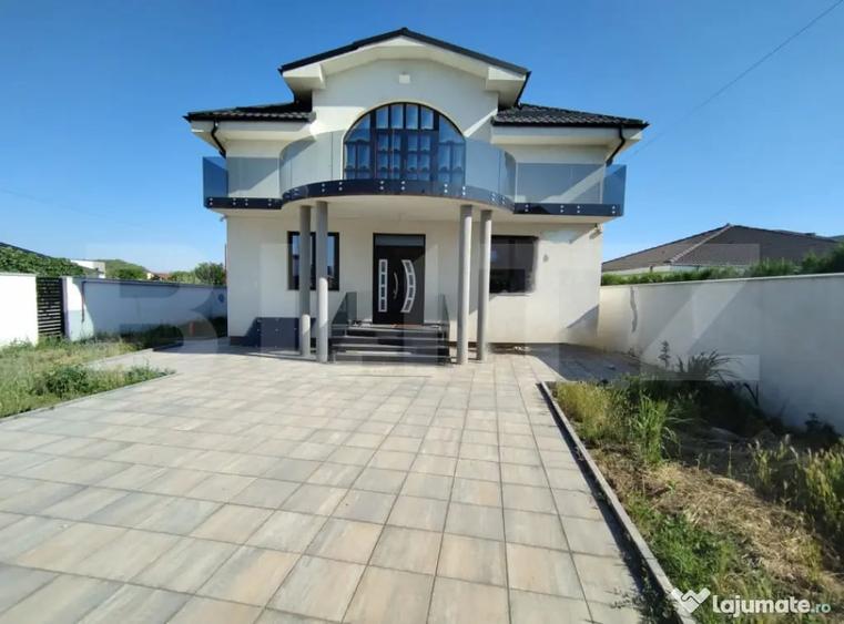 Casă cu 7 camere cu Teren 489 Mp în Central
