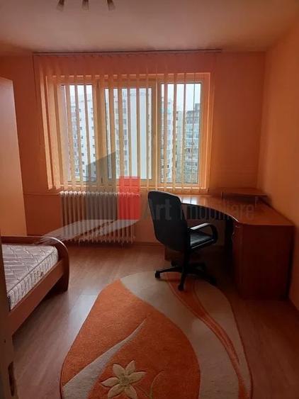 Apartament cu 3 camere decomandat în Gorjului