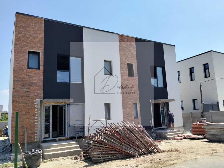 Duplex cu 4 camere cu Canalizare în Odăi