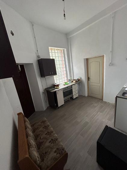 Apartament cu 3 camere semidecomandat, mobilat în Nerva Traian