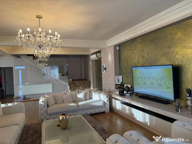 Casă cu 7 camere cu Teren 800 Mp în Central