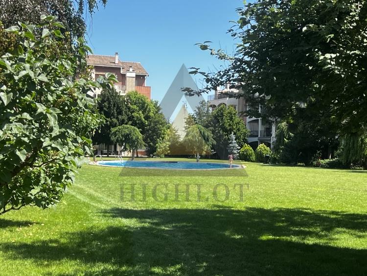 Apartament cu 4 camere decomandat, mobilat în Iancu Nicolae