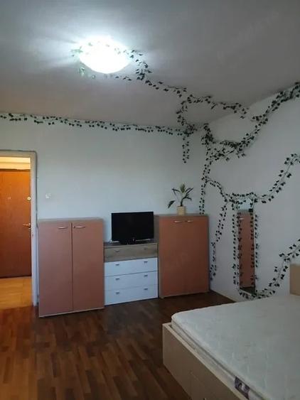 Garsonieră semidecomandată în Titan