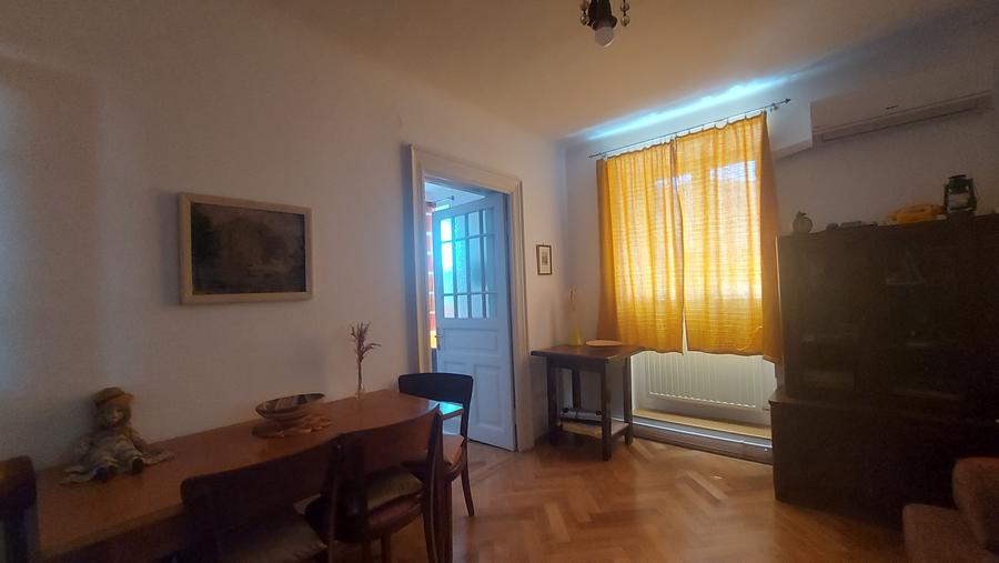 Apartament cu 4 camere decomandat în Națiunile Unite