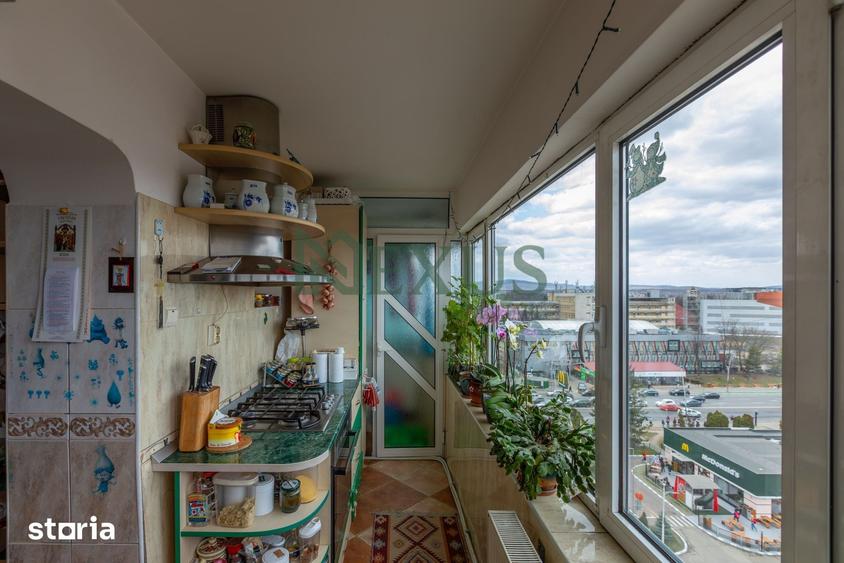 Apartament cu 3 camere decomandat în Cornișa
