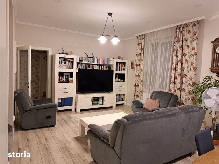 Casă cu 7 camere cu Teren 400 Mp în Semicentral