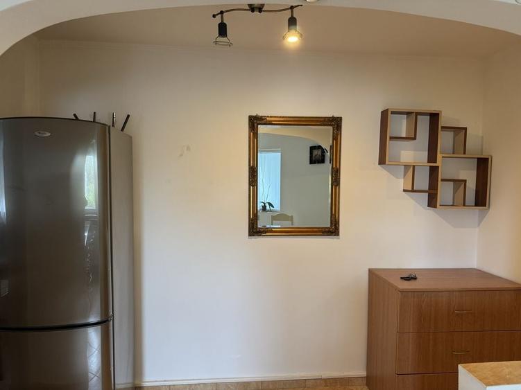 Apartament cu 3 camere semidecomandat în Exterior Vest