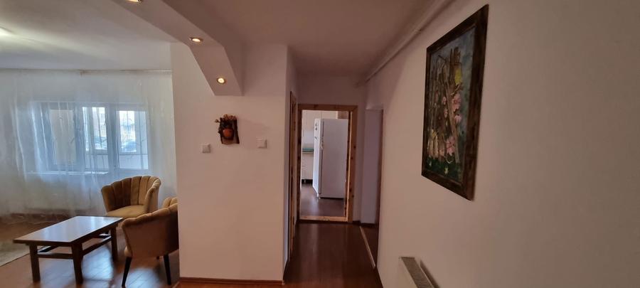 Apartament cu 3 camere decomandat în Micro 5