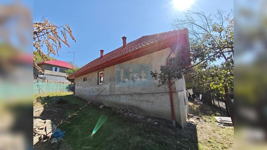 Casă cu 2 camere cu Teren 1457 Mp în Vest