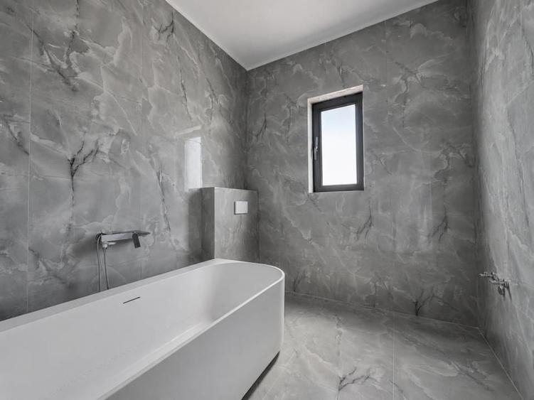 Casă individuală cu 4 camere cu Canalizare în Domnești