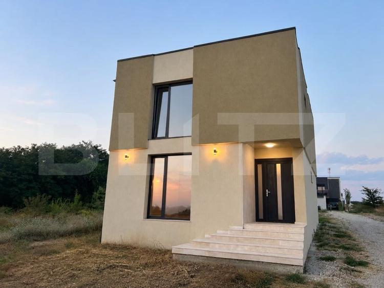 Casă individuală cu 4 camere cu Teren 500 Mp în Exterior Est