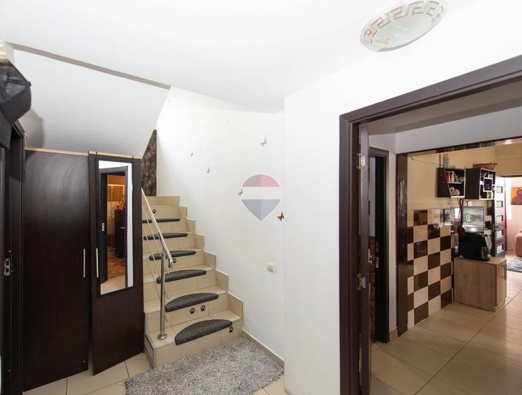 Casă individuală cu 7 camere cu Teren 383 Mp în Berceni