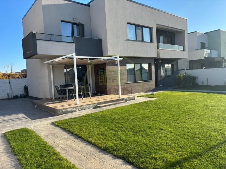 Casă individuală cu 4 camere cu Canalizare în Malu Mare