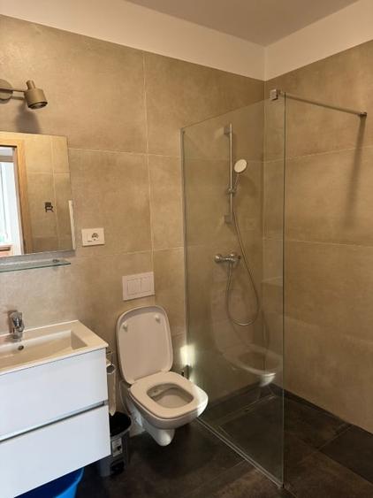 Apartament cu 2 camere, mobilat în Soarelui