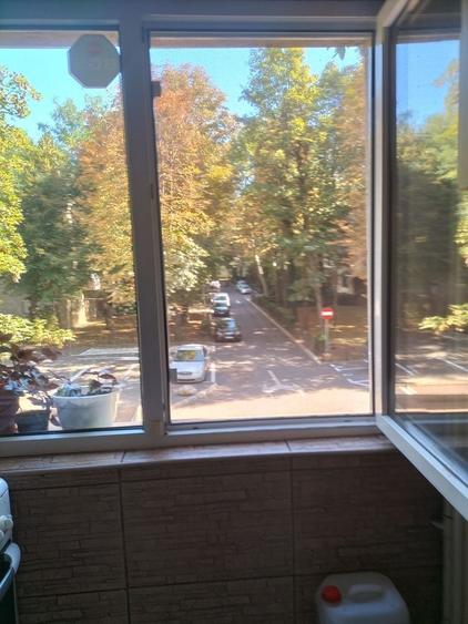 Apartament cu 3 camere semidecomandat în Alexandru Obregia