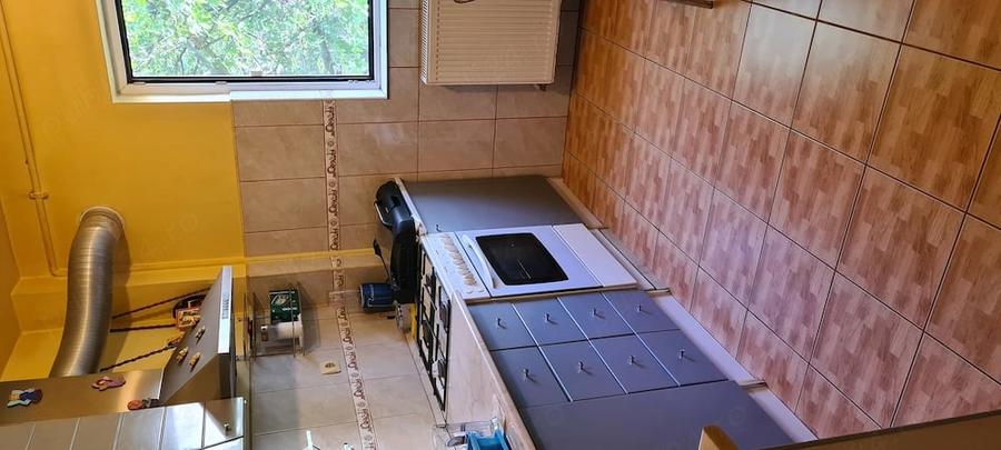 Apartament cu 3 camere semidecomandat în Complex Studențesc