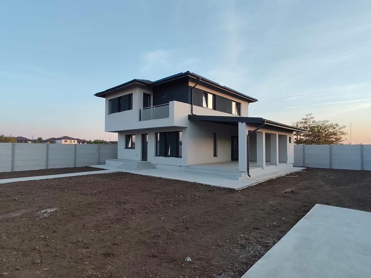 Casă individuală cu 4 camere cu Teren 484 Mp în Bâcu