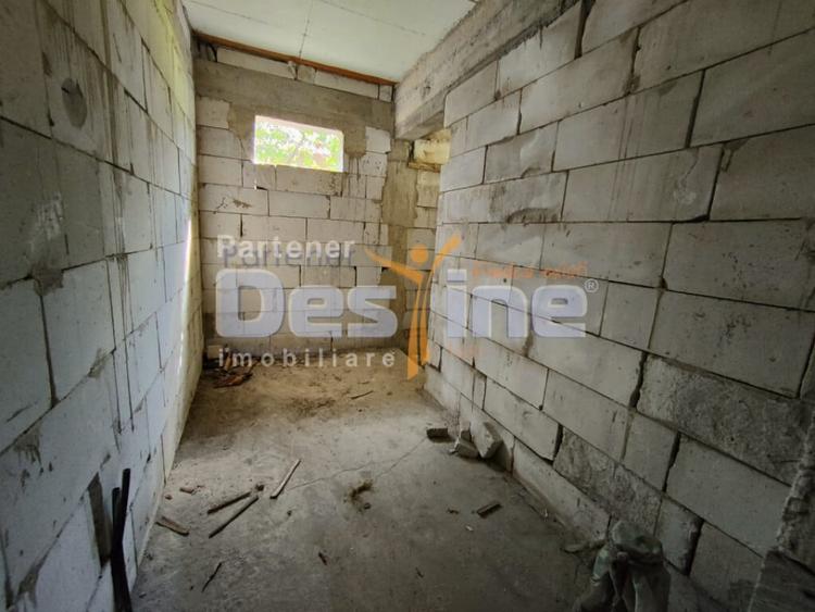 Casă cu 5 camere cu Teren 1220 Mp în Belcești
