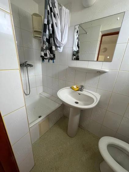 Casă cu 6 camere cu Teren 233 Mp în Central