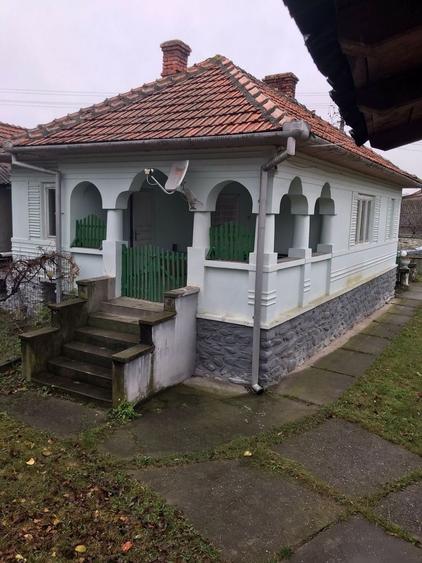 Casă cu 4 camere cu Teren 1350 Mp în Pui