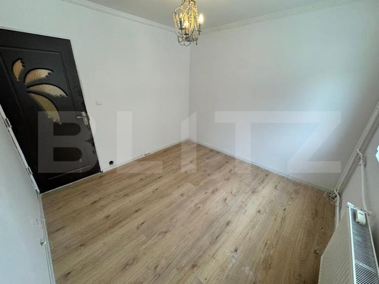 Apartament cu 4 camere decomandat în Valea Rosie
