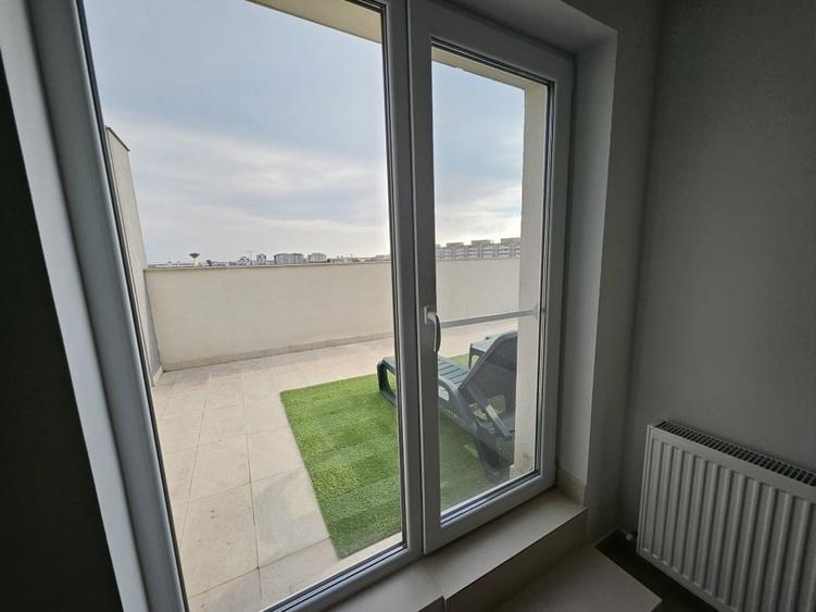 Apartament cu 3 camere decomandat, mobilat în Titan