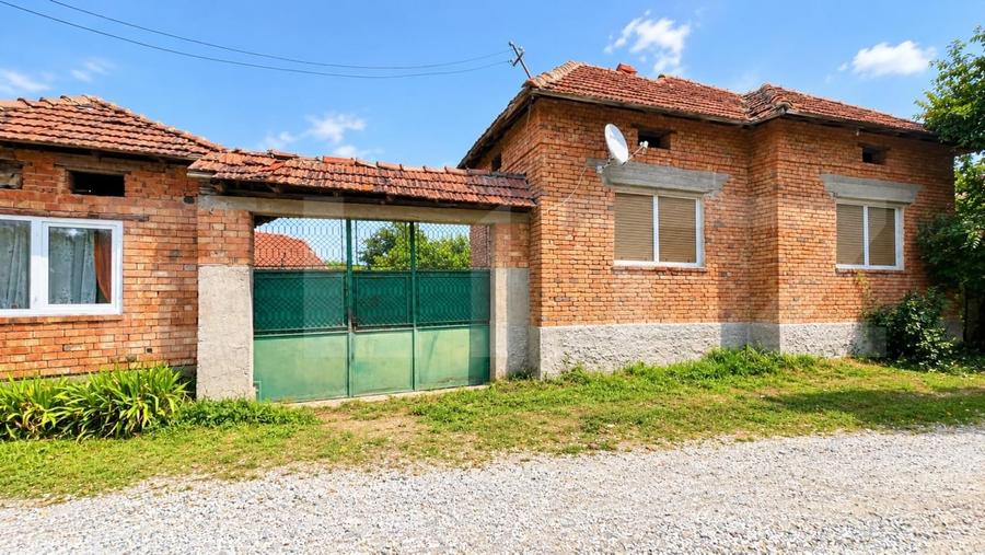 Casă individuală cu 4 camere cu Canalizare în Ludeștii de Jos