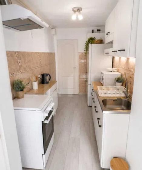 Apartament cu 3 camere decomandat în Cetate