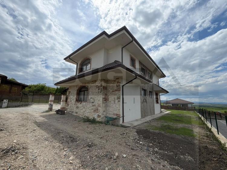 Casă individuală cu 4 camere cu Canalizare în Dezmir