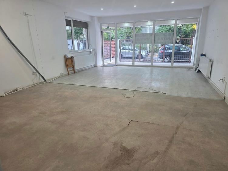 Apartament cu 3 camere decomandat în Jiului