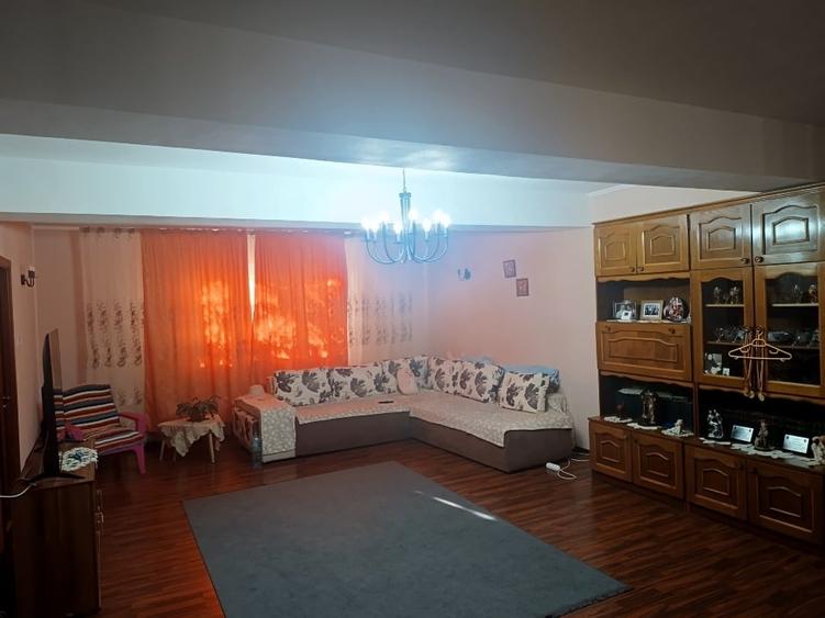 Casă individuală cu 4 camere cu Canalizare în Valu lui Traian