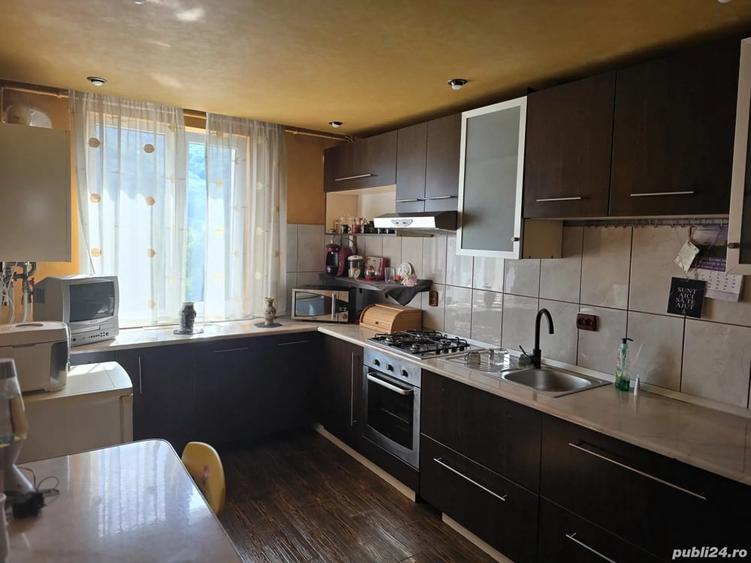 Apartament cu 4 camere decomandat în Central