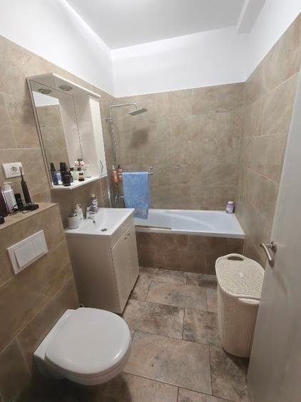 Apartament cu 3 camere decomandat, mobilat în Buziașului