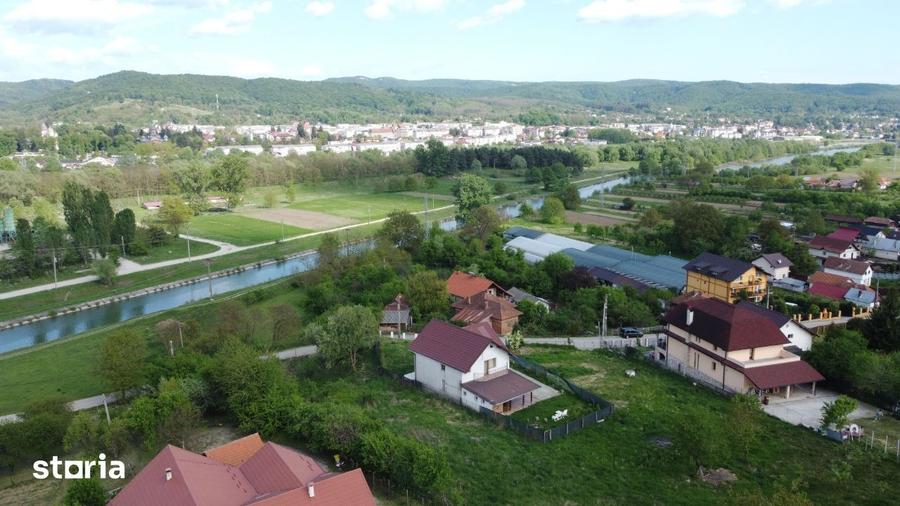 Casă cu 4 camere cu Teren 700 Mp în Curtea de Argeș