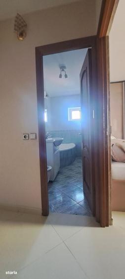 Apartament cu 3 camere decomandat în Lacul Tei