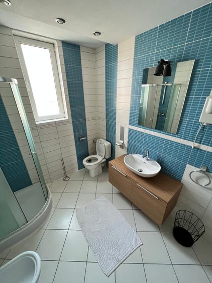 Apartament cu 4 camere decomandat în Central