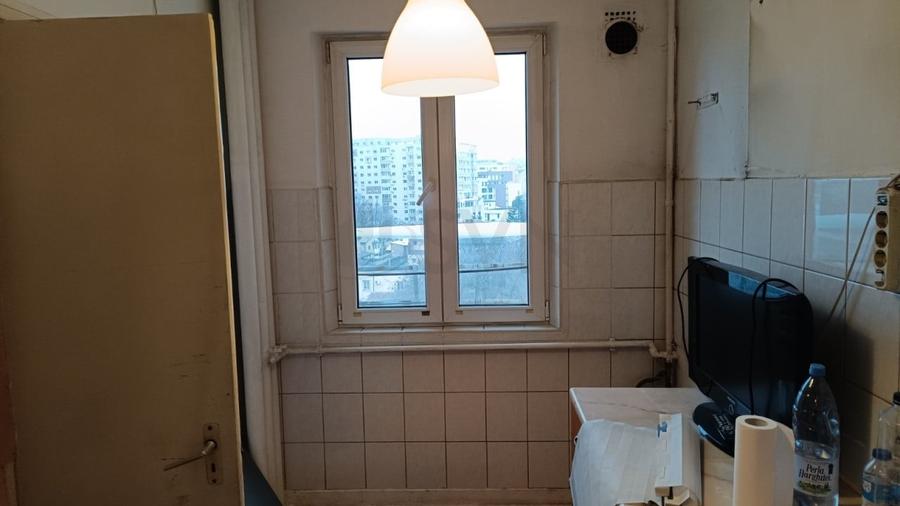 Apartament cu 3 camere semidecomandat în Grivița