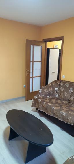 Apartament cu 3 camere semidecomandat în Basarab