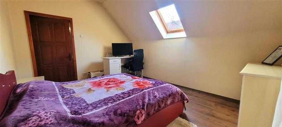 Casă individuală cu 9 camere cu Canalizare în Traian