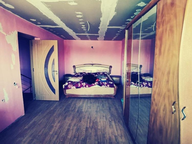 Duplex cu 8 camere cu Canalizare în Leamna de Jos