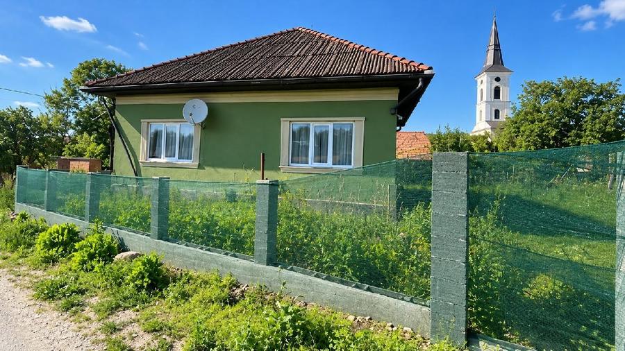 Casă individuală cu 2 camere cu Teren 2359 Mp în Dumitrița