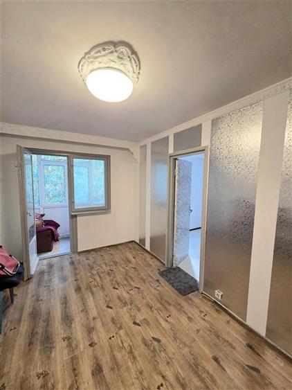 Apartament cu 3 camere semidecomandat în Groapa