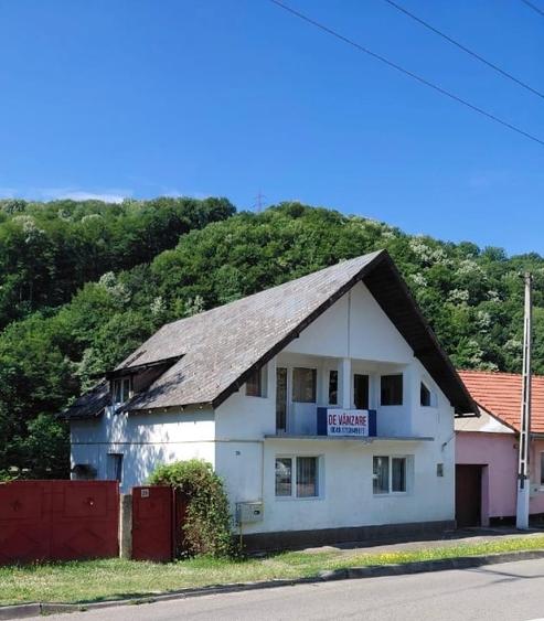 Casă individuală cu 5 camere cu Canalizare în Lendt