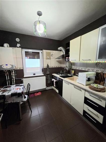 Casă individuală cu 4 camere cu Canalizare în Dacia