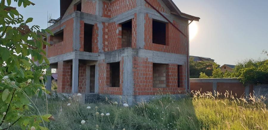 Casă cu 4 camere cu Teren 1384 Mp în Buda
