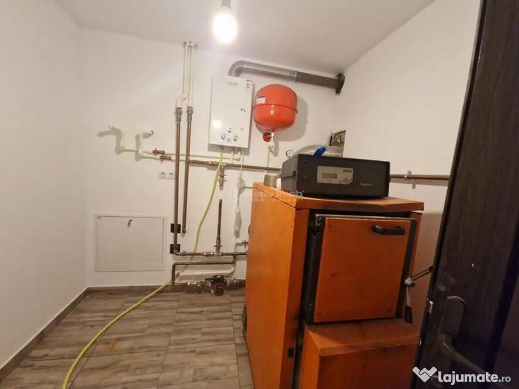 Casă cu 12 camere cu Teren 1000 Mp în Români