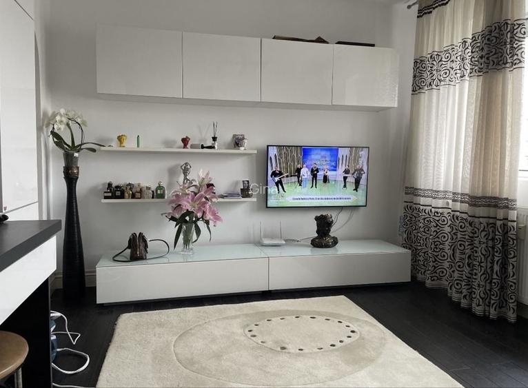 Vand apartament 2 camere Luica