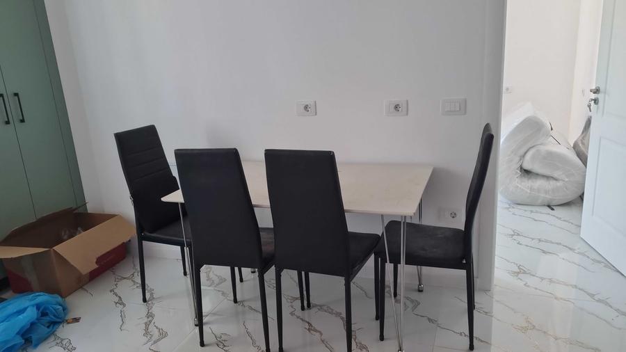 Garsonieră decomandată în Sud