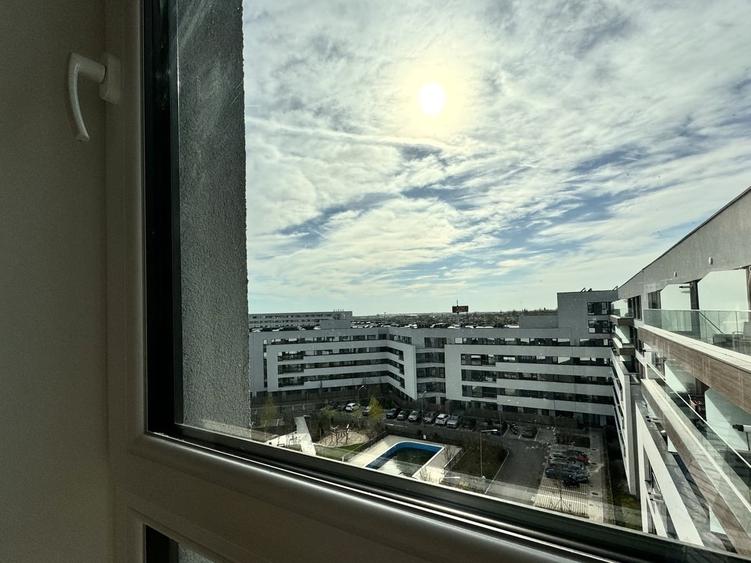 Apartament cu 3 camere semidecomandat în Străulești