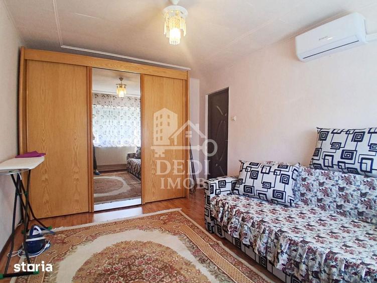 Apartament cu 3 camere semidecomandat în Nufărul